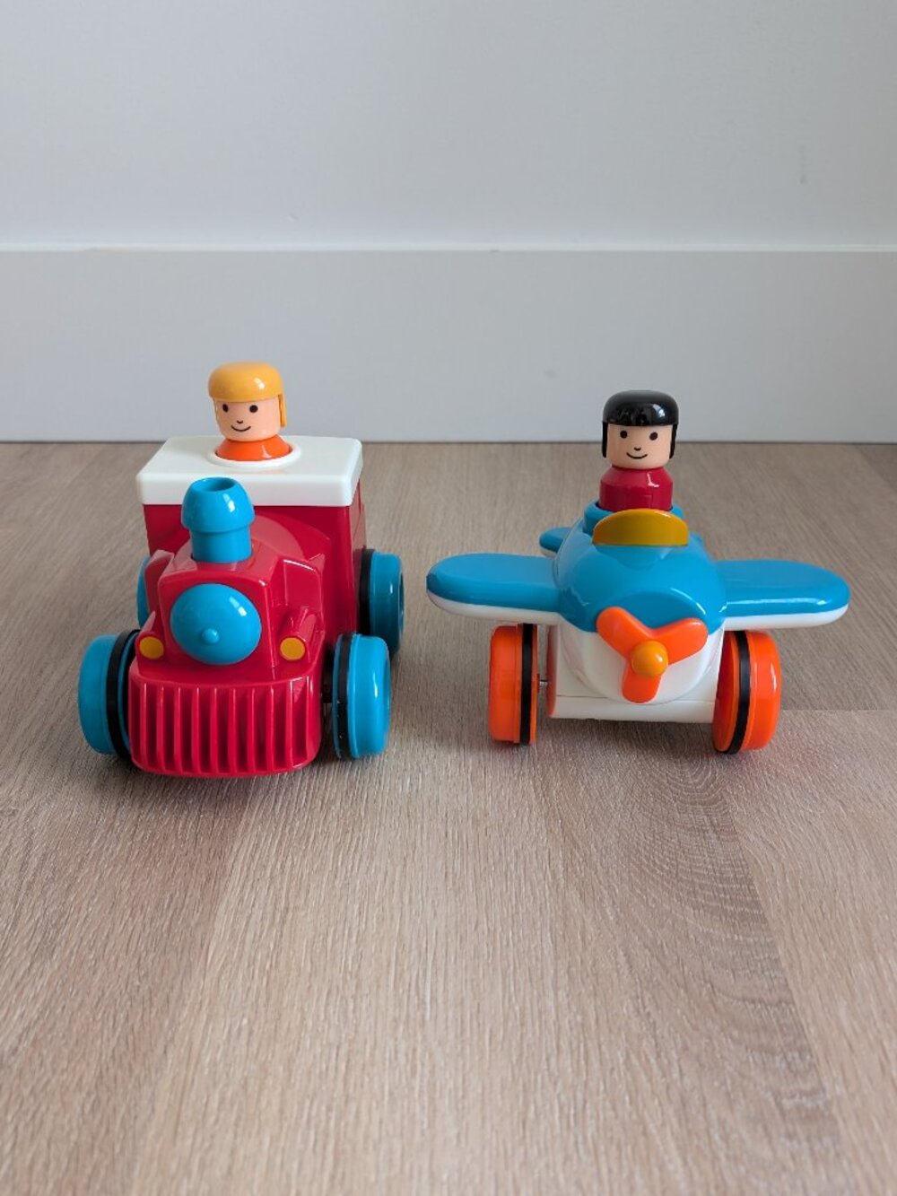 Battat - Push & Go Toy Vehicles Pump & Go Airplane + Pump And Go Train Engine